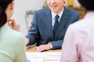 住宅ローンが残っている場合は金融機関に相談する