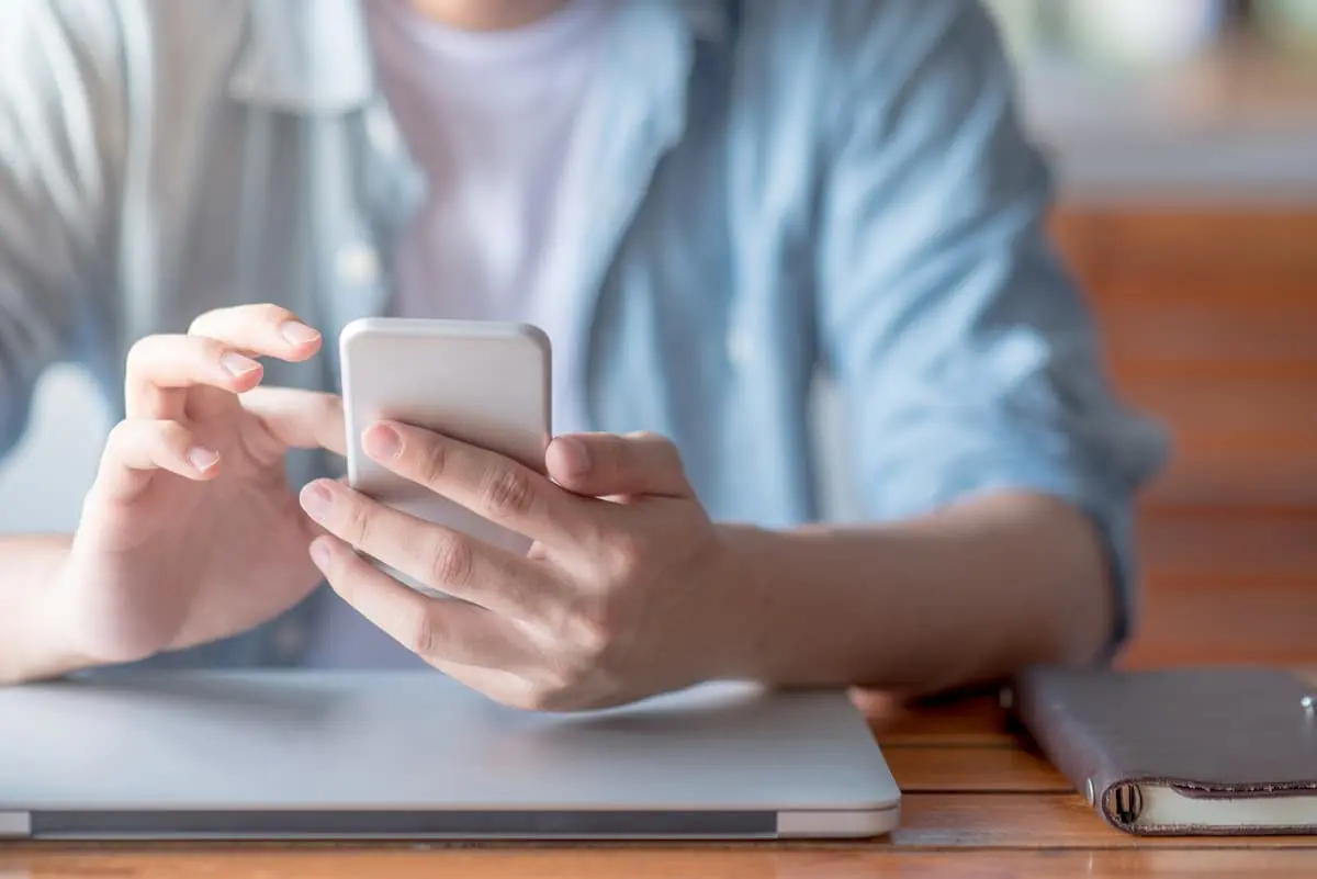 海外でスマートフォンのデータ通信を利用するには?